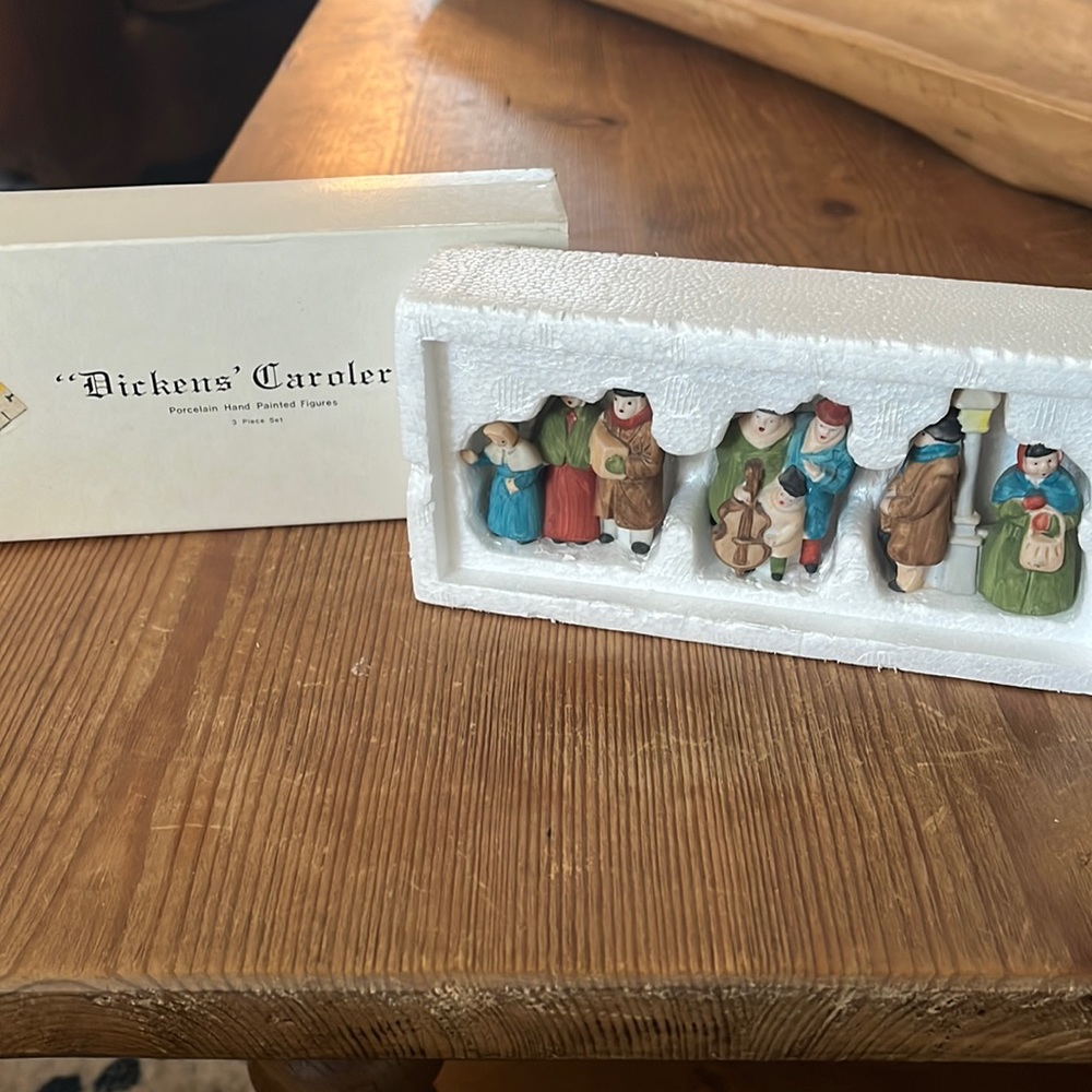 Vintage Retired “Dickens Carolers” 3 piece Department 56 accessories.